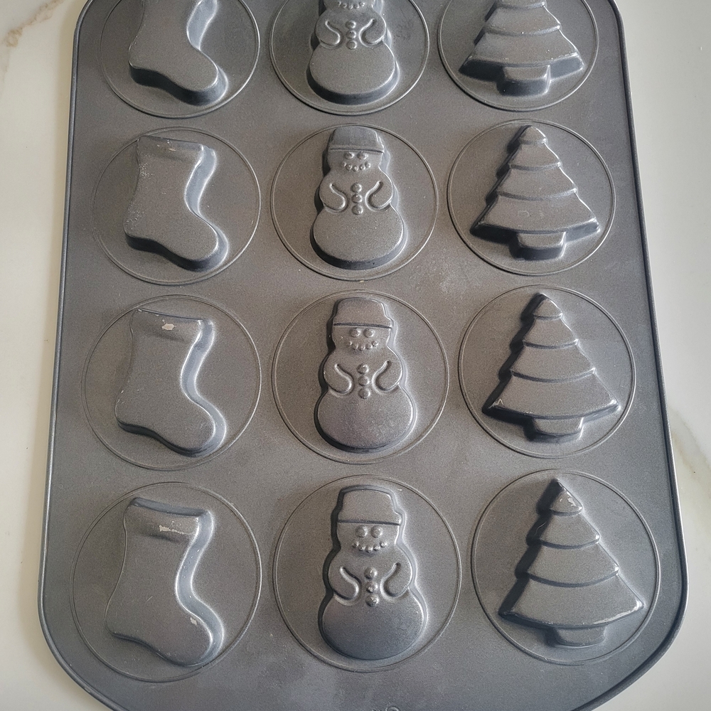 Holiday Themed Nonstick Baking Pan - Stockings, Snowmen & Trees